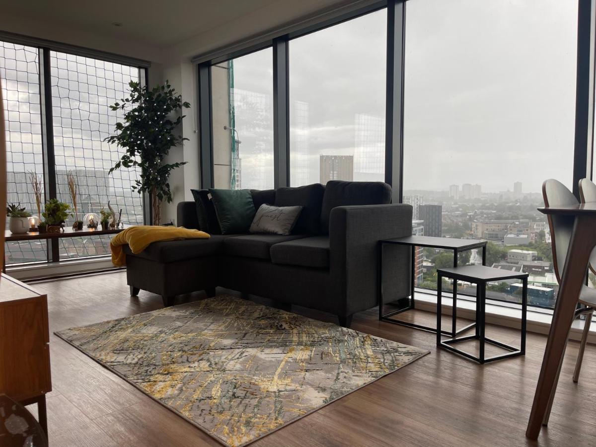 Luxury 2 Bedroom En-Suite Apartment Balcony Views マンチェスター エクステリア 写真