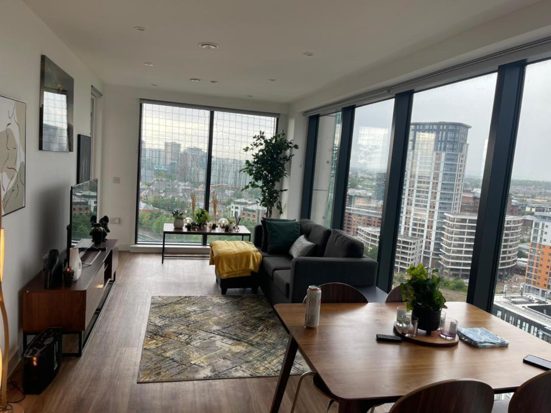 Luxury 2 Bedroom En-Suite Apartment Balcony Views マンチェスター エクステリア 写真